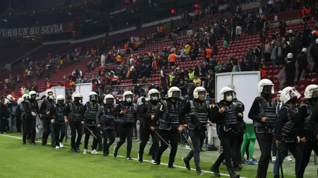 Фанат «Локомотива» — о матче в Стамбуле: нас забрасывали монетами и бутылками