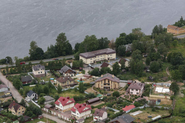 Эксперт рассказала, когда лучше покупать загородное жилье