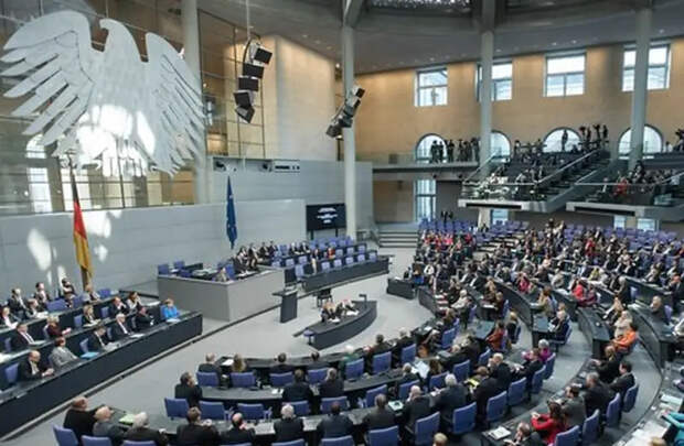 Депутат парламента ФРГ привал Запад «перестать стыдиться своих планов нападения на Россию»