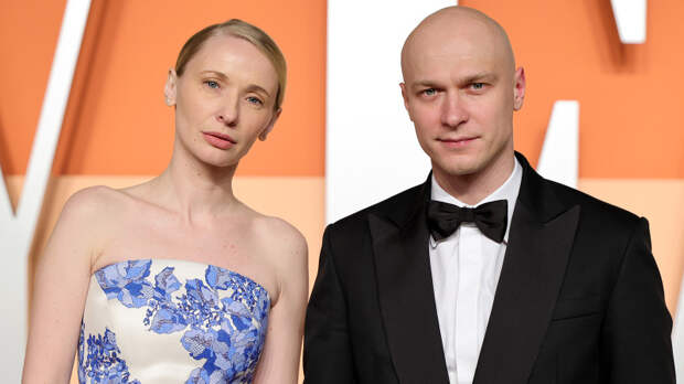 Юра (справа) со своей Юра (справа) со своей