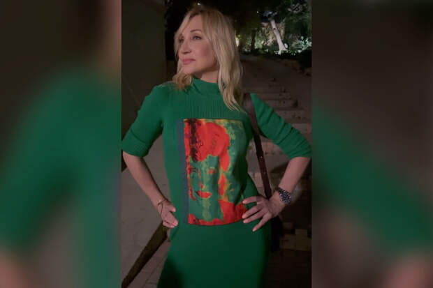 Певица Кристина Орбакайте показала платье с изображением Пугачевой