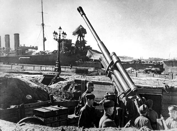 Великая Отечественная война, 1942 год. Зенитчики на охране ленинградского неба