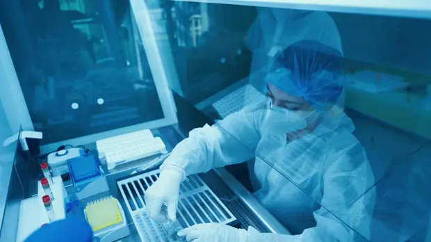 Профессор Тестов дал прогноз по развитию ситуации с «омикроном»