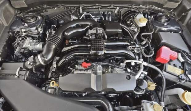 2,5-литровый двигатель Subaru Forester 2014 года.
