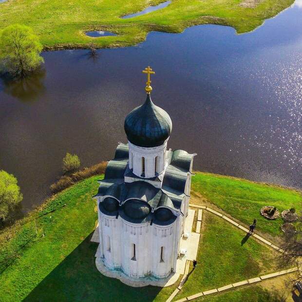 Красоты России. Храм Покрова на Нерли в объективах фотохудожников