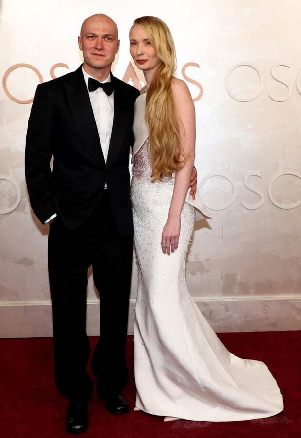 Или Юре действительно пора сменить чучелку свою на кого-то попрезентабельнее? Или Юре действительно пора сменить чучелку свою на кого-то попрезентабельнее?