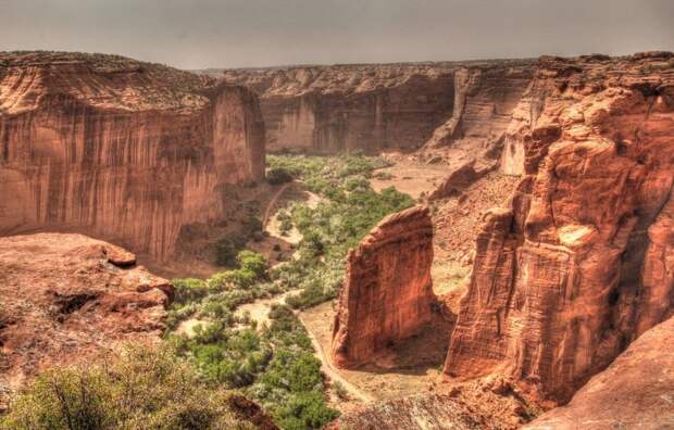 Вид с высоты на Каньон-де-Шей в Аризоне, США (Canyon de Chelly, Arizona, USA)