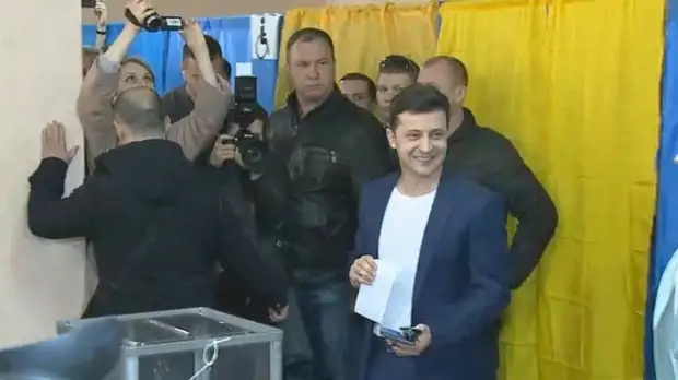 Зеленский проголосовал на выборах президента Украины