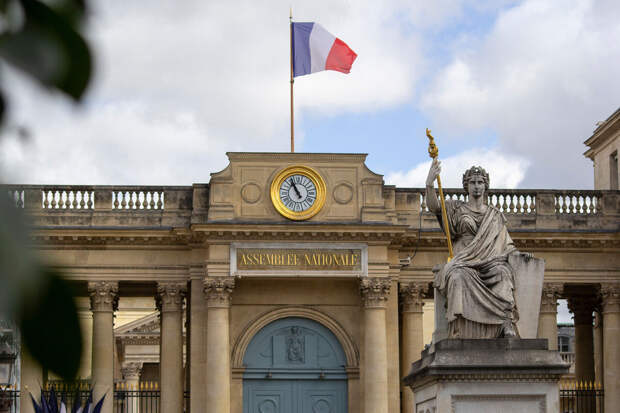 BBC: за пост мэра небольшого города во Франции поборются Гиттлер и Рено-Зелински