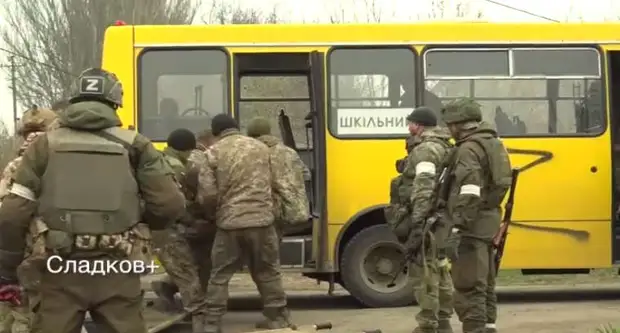 «Мы уже готовились к смерти»: военкор Сладков показал добровольную сдачу в плен морпехов ВСУ