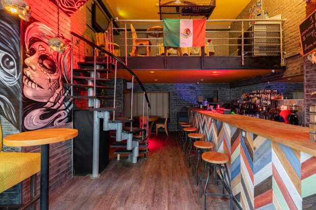 На улице Ломоносова открыли мексиканский бар El Chapo. Там готовят латиноамериканские блюда и делают коктейли на текиле
