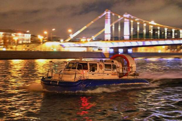 Спасатели обеспечивают безопасность людей на водоемах Москвы Фото: mos.ru