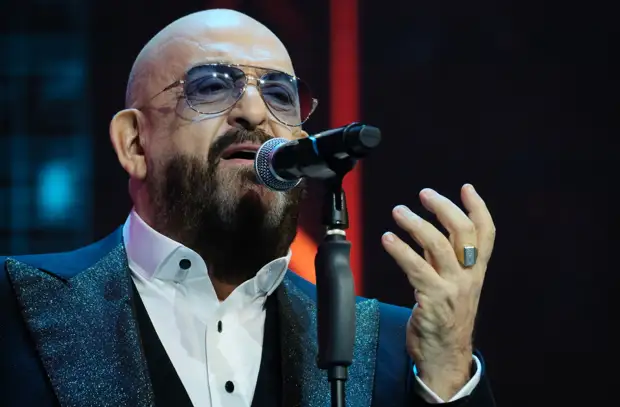 «Я присутствую в мемах, и мне это нравится»: Михаил Шуфутинский — о 3 сентября, коронавирусе и новых песнях