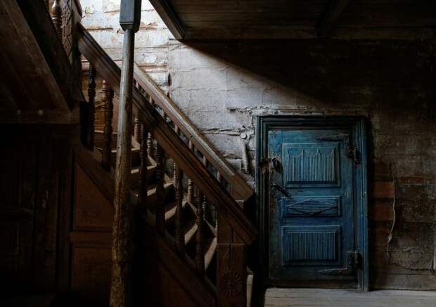 Фотография: Памятники русского зодчества: разруха, спутниковые тарелки и пластиковые окна №10 - BigPicture.ru