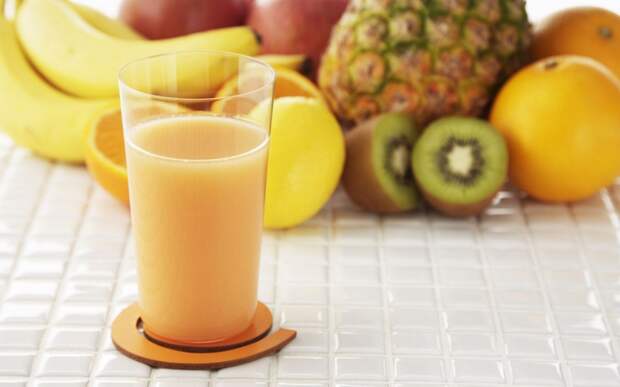 3352215_eda_frukty_ananas_kivi_apelsin_banan_yabloko_sok_naturalnyy_stakan_1920x1200 (700x437, 156Kb)