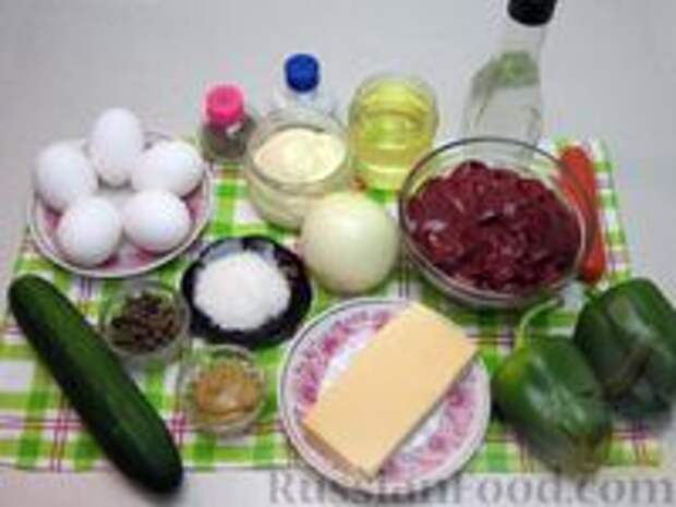 Фото приготовления рецепта: Новогодний салат "Крыска" с печенью, сладким перцем и сыром - шаг №1