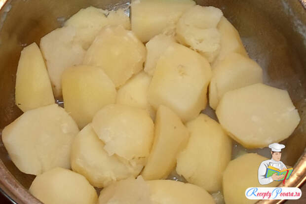 Отвариваем картофель