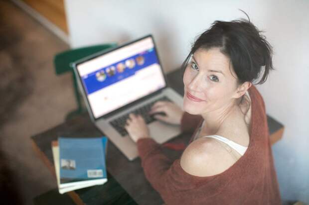 woman-2937216_1920 alt