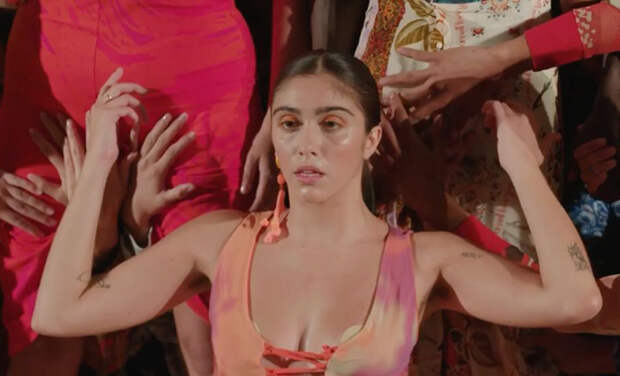 Дочь Мадонны Лурдес Леон обнажилась для провокационного арт-перформанса