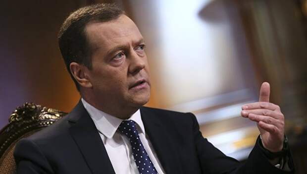 Председатель правительства РФ Дмитрий Медведев во время интервью ведущему программы Вести в субботу Сергею Брилеву Председатель правительства РФ Дмитрий Медведев во время интервью ведущему программы Вести в субботу Сергею Брилеву