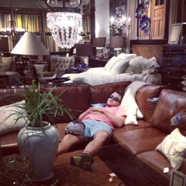 guys waiting for girls 28 Guys waiting for girls: weve all been there (30 Photos)