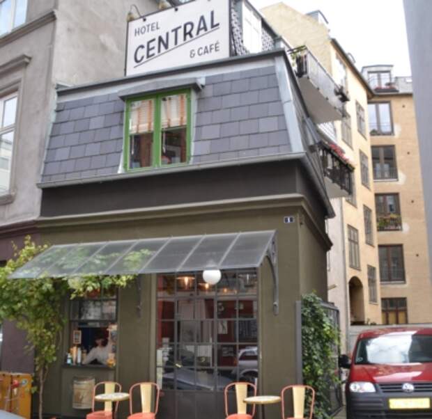 Eh'haeusl (. самый маленький отель в мире eh'haeusl. Eh hausel. анонимный отель без окон. самое маленькое метров мире.