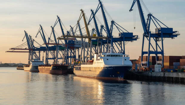 В Китае замечен корабль с ракетными системами, замаскированный под гражданский: Что это значит?