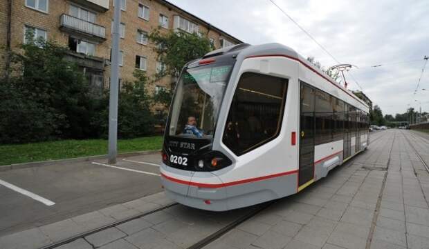 Горожанам рассказали об истории появления односекционных трамваев «Львенок-Москва»