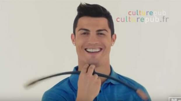 Видео: "Богатый гей" Роналду прорекламировал японский тренажер для накачки мышц рта