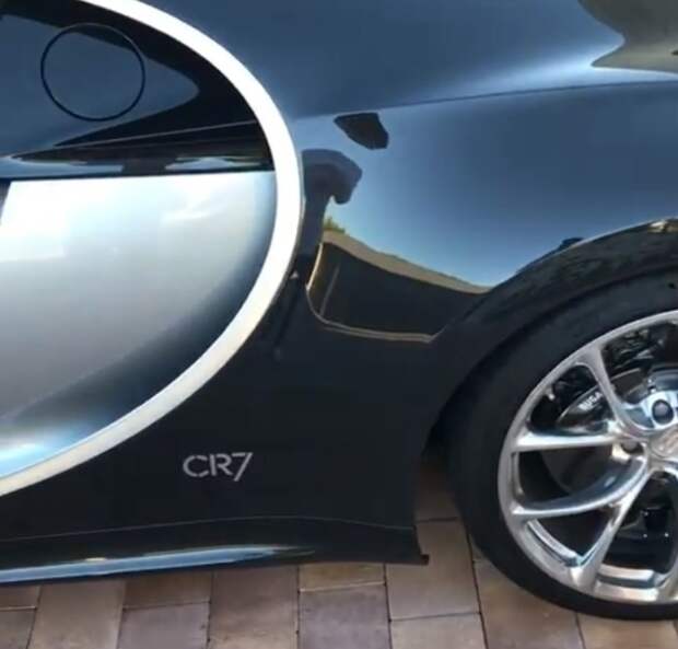 Монограмма CR7 украшает Bugatti Chiron Криштиану Роналду. | Фото: instagram.com.