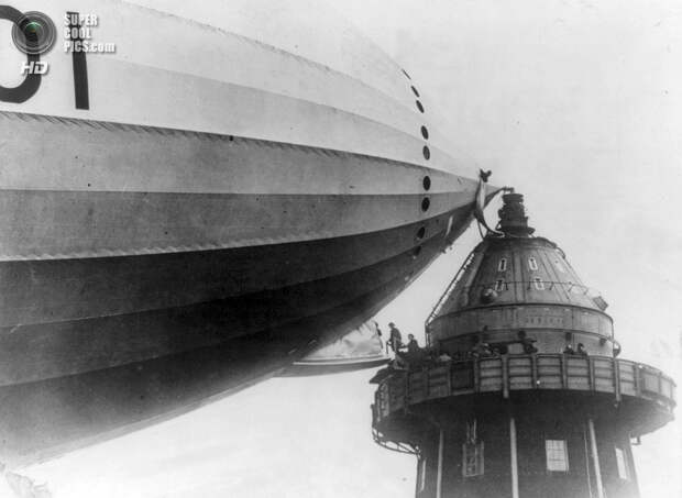 Великобритания. Кардингтон, Бедфордшир, Англия. 1920 год. Посадка на дирижабль. (Library of Congress)