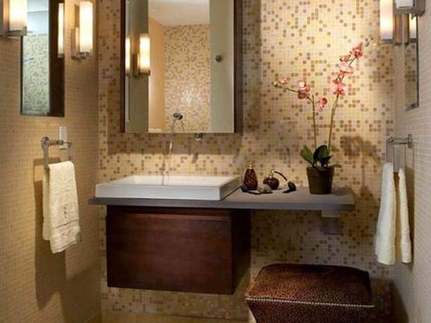 Симпатичный вариант обустроить ванную комнату и создать в ней волшебную обстановку с помощью красивой мозаики.