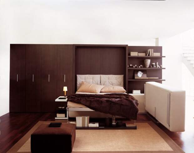 Оригинальная раскладная кровать для малогабаритной квартиры и для любителей минималистского стиля. 