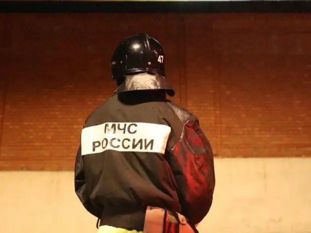 "Взрывы и пожар" - в Брянске горит нефтебаза