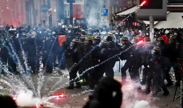 Во Франции прошли массовые протесты против итогов президентских выборов