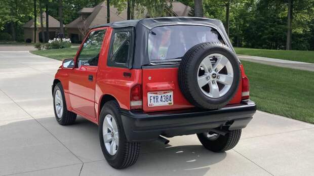 Geo Tracker 1996 года с двигателем Camaro V6