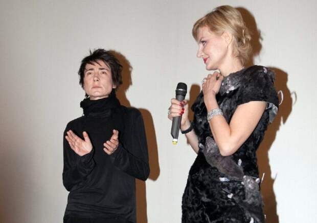 СМИ: Земфира и Рената Литвинова уехали из России (ФОТО)