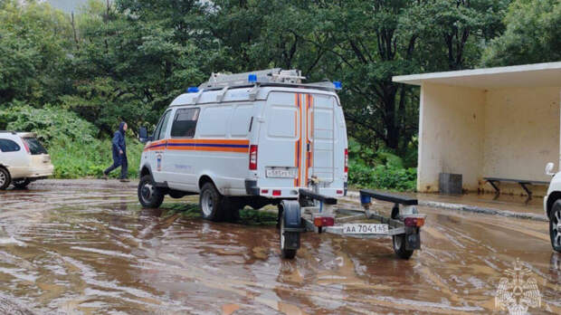 На Сахалине река Казачка вышла из берегов и затопила село