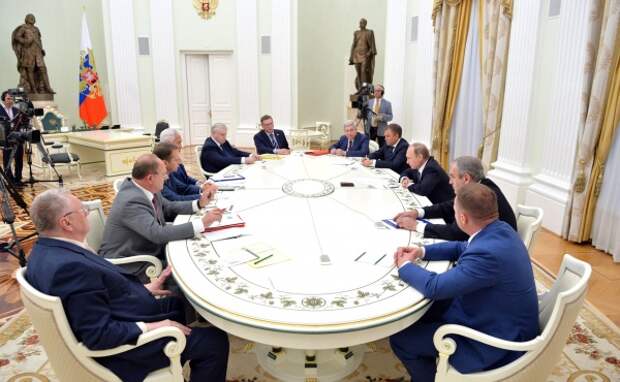 Путин, встреча с руководством фракций, Володин, Зюганов, Нарышкин, Жириновский, Миронов(2016)|Фото: kremlin.ru