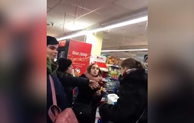 Украинки устроили жесткую потасовку в супермаркете Харькова