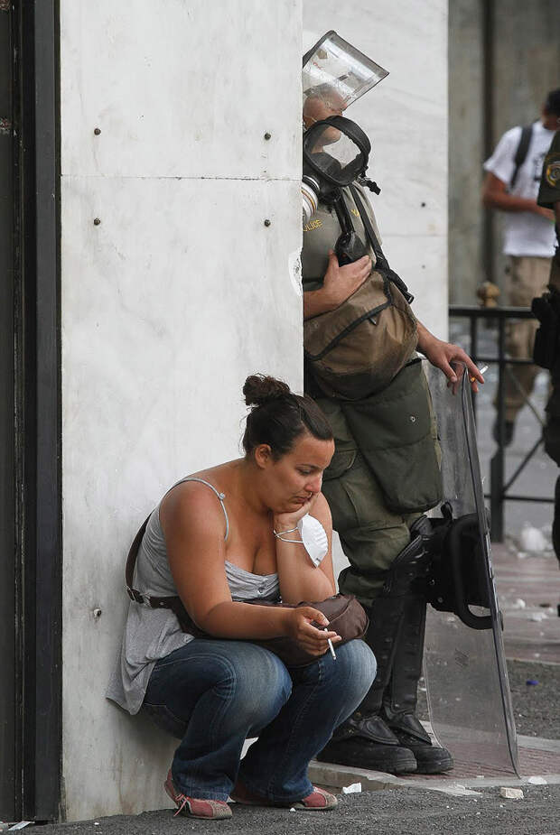 compassionoverviolence16 30 фотопримеров человеческого сострадания во время акций протеста