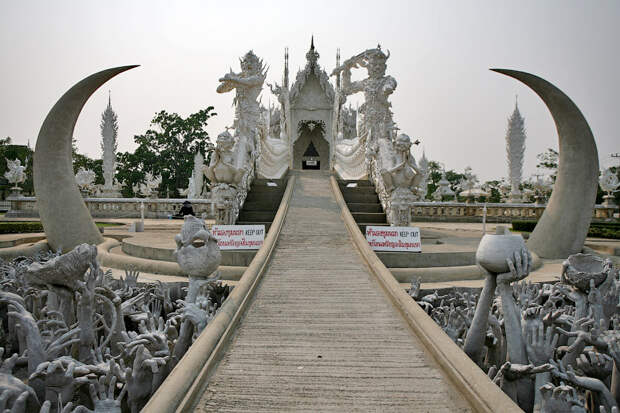 Wat Rong Khun — самый необычный буддийский храм
