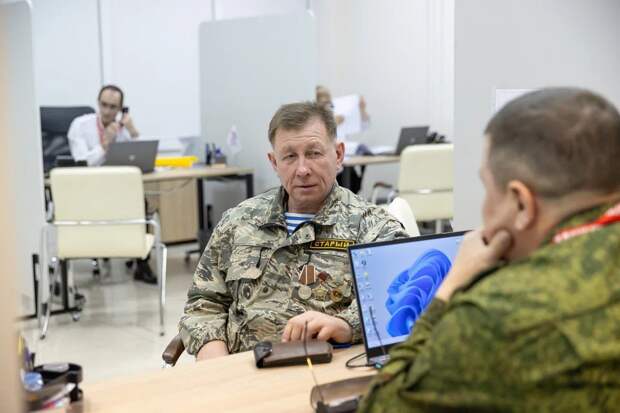 Путин поручил разработать рекомендации для трудоустройства ветеранов СВО