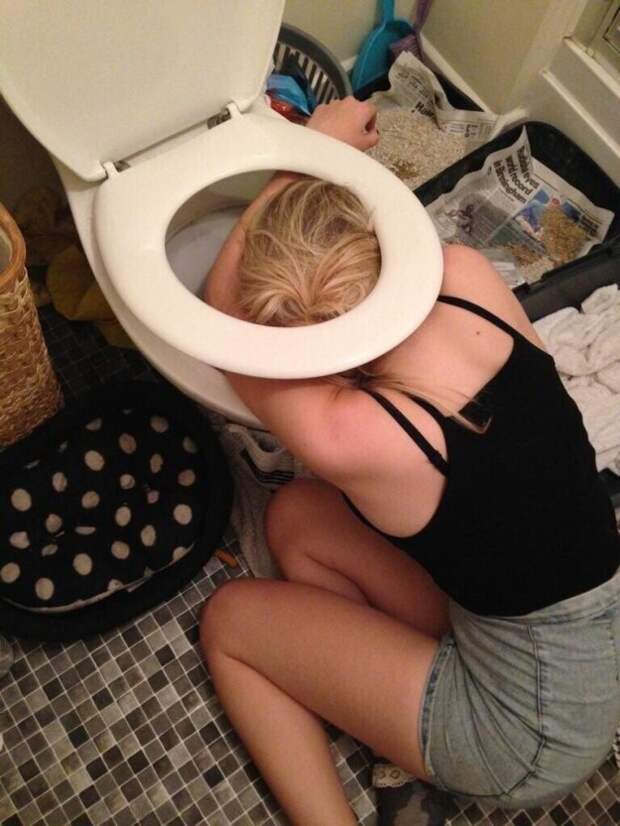 Price told BuzzFeed News that the toilet cake was based on this photo of her after "a small gathering with family and friends."