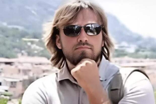 Усс-младший скрылся с помощью группы людей на нескольких машинах