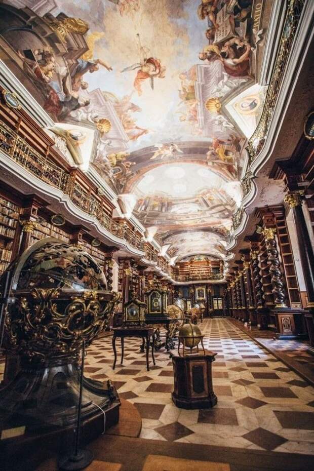 Прогулка по самой красивой библиотеке мира