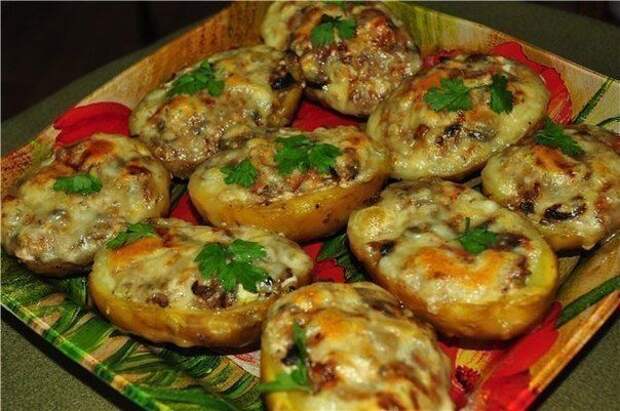 Шесть вкусных рецептов фаршированной картошки