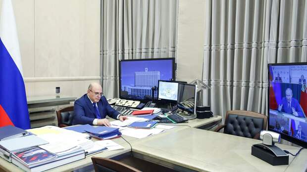 Мишустин попробовал себя в роли рабочего в цеху 