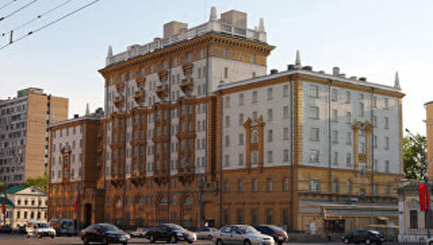 Здание американского посольства в Москве