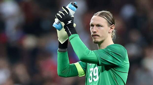 Казаков: «Известно, что Сафонов носит очки. Может, поэтому дальние удары становятся проблемой»